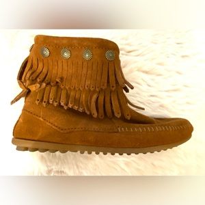 Minnetonka side zip booties